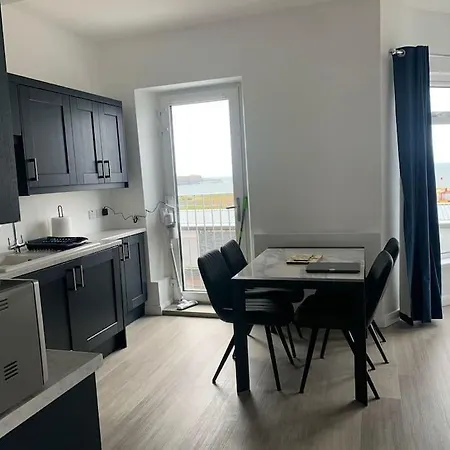 Modern Apartment With Sea Views Portrush Extérieur photo