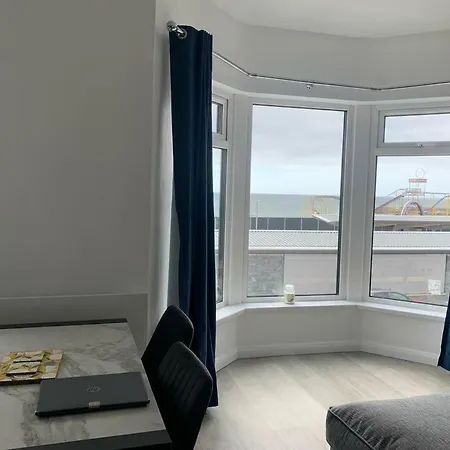 Modern Apartment With Sea Views Portrush Extérieur photo