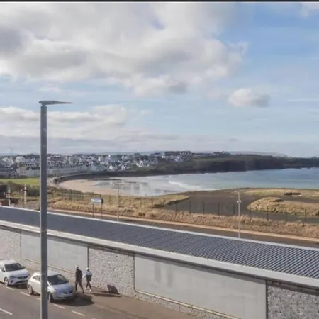 Modern Apartment With Sea Views Portrush Extérieur photo